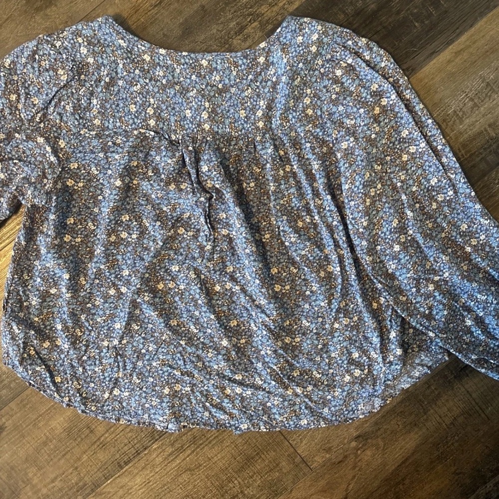 Lucky Brand Long Sleeve Blue Floral Pintuck babydoll button peasant blouse top L - Picture 6 of 9